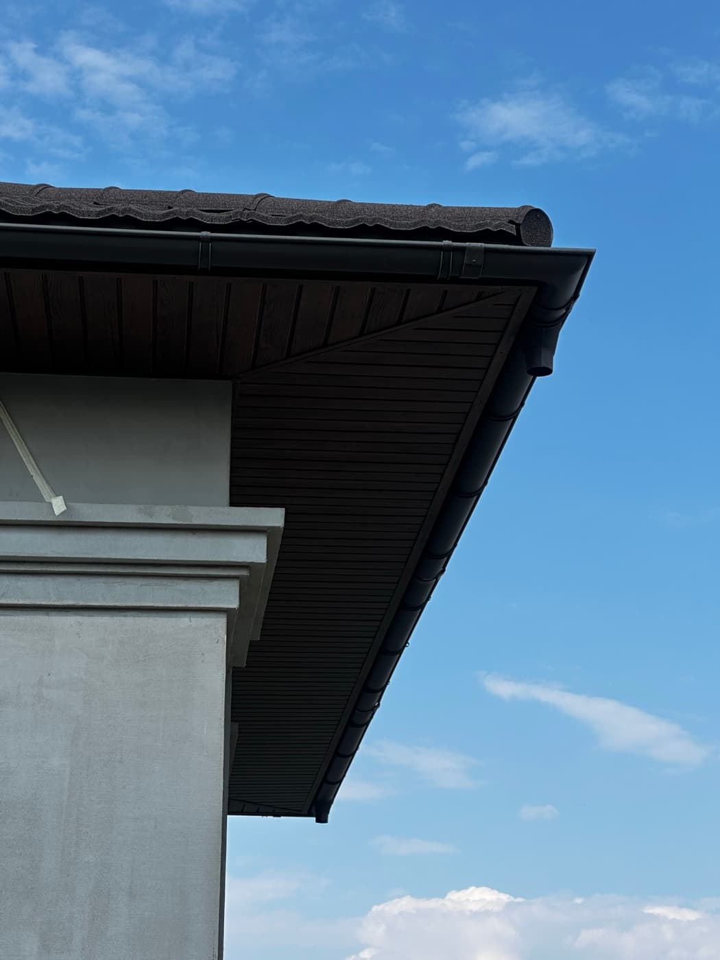 Soffit metalic: culori, montaj și întreținere